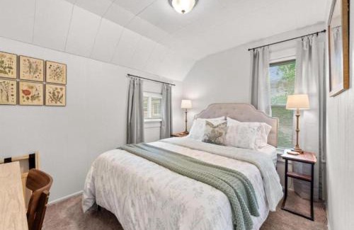 Kamm's Corners Casa | Double the Space for Large Groups Entire Duplex