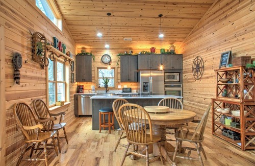 Mars Hill Cabina | Double Your Fun | Views, Game Room + Biltmore Pass 🎮🌄 by Hatley Pointe