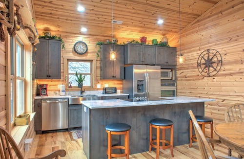 Mars Hill Cabina | Double Your Fun | Views, Game Room + Biltmore Pass 🎮🌄 by Hatley Pointe
