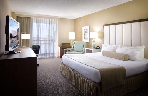 Downtown Jacksonville Hotel | DoubleTree by Hilton Hotel Jacksonville Riverfront