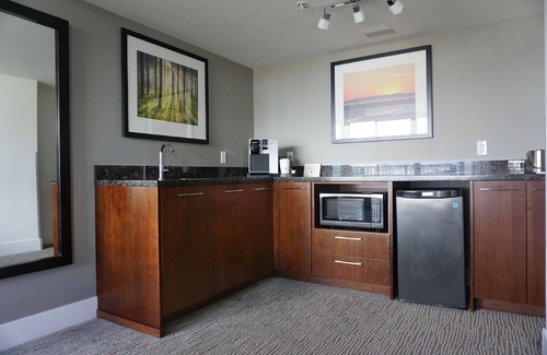 Downtown Victoria Hotel | DoubleTree by Hilton Hotel & Suites Victoria
