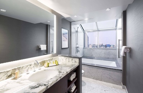 Downtown Victoria Hotel | DoubleTree by Hilton Hotel & Suites Victoria