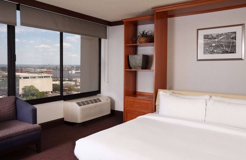 Downtown Cleveland Hotel | DoubleTree by Hilton Hotel Cleveland Downtown - Lakeside