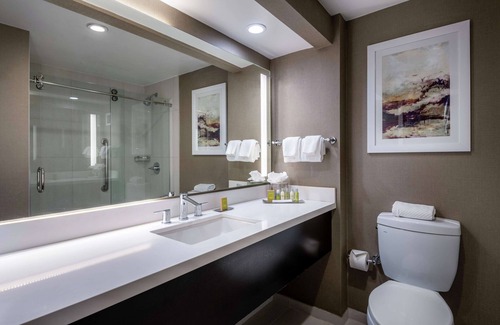 Norwalk Hotel | DoubleTree by Hilton Los Angeles - Norwalk