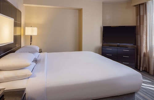 Downtown Minneapolis Hotel | DoubleTree Suites by Hilton Minneapolis Downtown