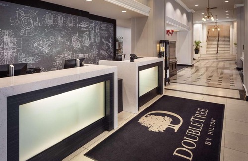 Downtown Detroit Hotel | DoubleTree Suites by Hilton Hotel Detroit Downtown - Fort Shelby