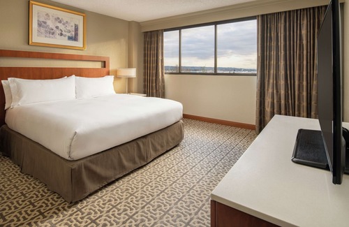 Southcenter Hotel | DoubleTree Suites by Hilton Seattle Airport - Southcenter
