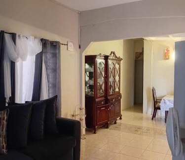 Portmore Apartamento | DOUG MANOR flat 2