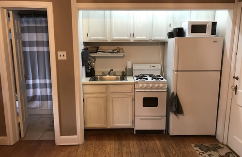 Ames Casa | Douglas Ave Flat