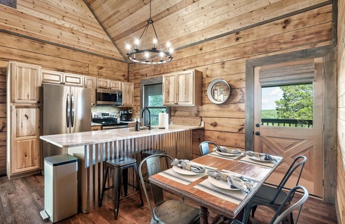 Sevierville Cabina | Douglas Lake Cabin | Near Pigeon Forge | Views | Hot Tub | Sleeps 6