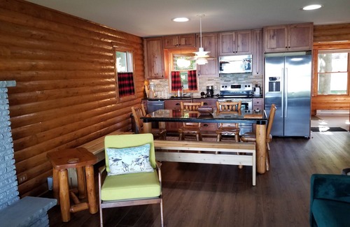 Pellston Casa | Douglas Lake Lakeside Cabin Living