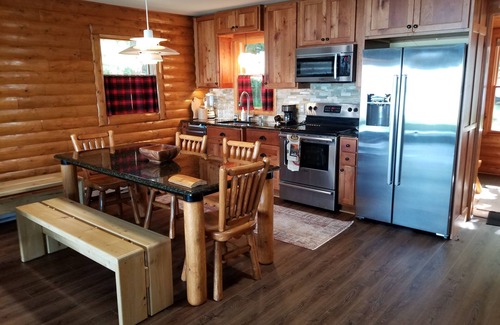 Pellston Casa | Douglas Lake Lakeside Cabin Living