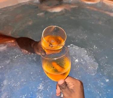 Tassin-la-Demi-Lune Apartamento | Doux Pavillon - L'évasion - Jacuzzi & Sauna
