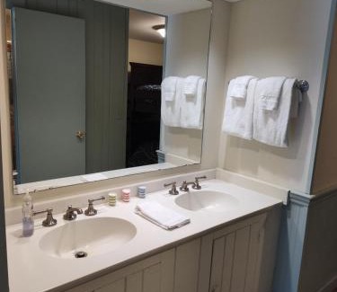 West Dover Cama Y Desayuno | Doveberry Inn