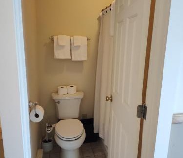 West Dover Cama Y Desayuno | Doveberry Inn
