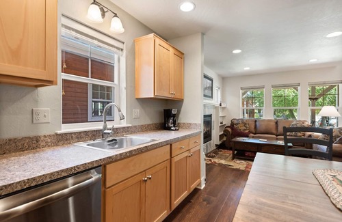 Dover Casa | Dover Dreamin' - 3 Bedroom 3 Bath Parkside Bungalow