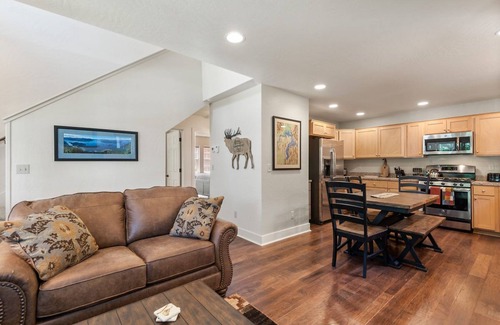 Dover Casa | Dover Dreamin' - 3 Bedroom 3 Bath Parkside Bungalow