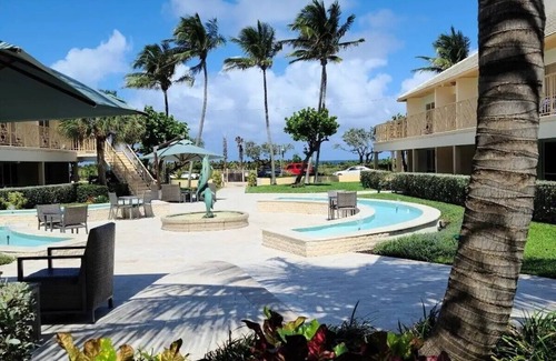 Jog Road Condominio | Dover House on the Atlantic Ocean Sun washed beaches are right at your doorstep.