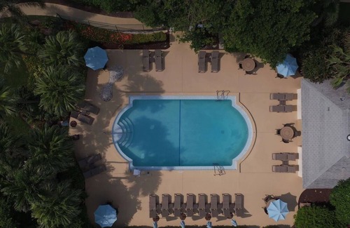 Jog Road Condominio | Dover House on the Atlantic Ocean Sun washed beaches are right at your doorstep.