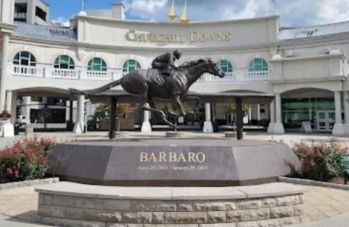 Wyandotte Casa | Down and Derby- Walk to Churchill Downs!