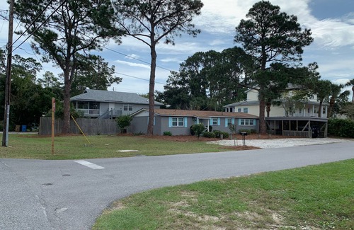 Tybee Island Casa | Down on the Corner...short walk to the beach…. 5-Star Clean.