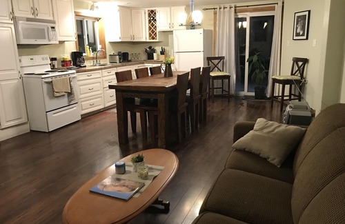 Bancroft Cabaña | Down town hidden cottage
