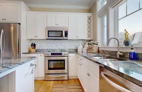Southern Coast Casa | Downeast Dream | Steps to the beach!