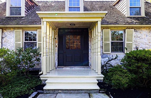 Downingtown Casa | Downingtown Manor - 1900s Farmhouse with Creek Views
