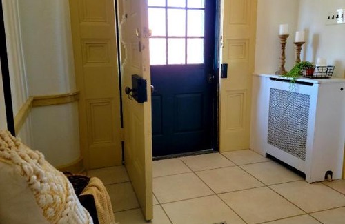 Downingtown Casa | Downingtown Manor - 1900s Farmhouse with Creek Views