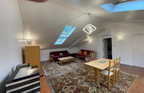 Clayton Cama Y Desayuno | Downlands Barn apartment 1 Bedroom - 2 Futon in Lounge