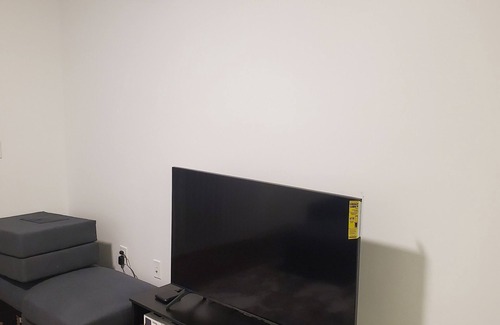 Evansville Apartamento | "Downontheabby" Two bed One bath with great wifi and fun attractions!