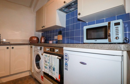 Tintagel Cabaña | DOWNROW BARN, pet friendly, character holiday cottage in Tintagel