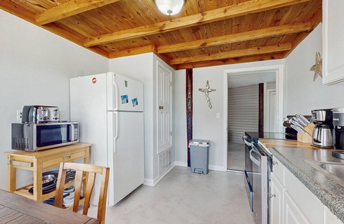 Surf Side Shores Casa | Downstairs duplex near the beach with full kitchen, WiFi, cable, partial AC