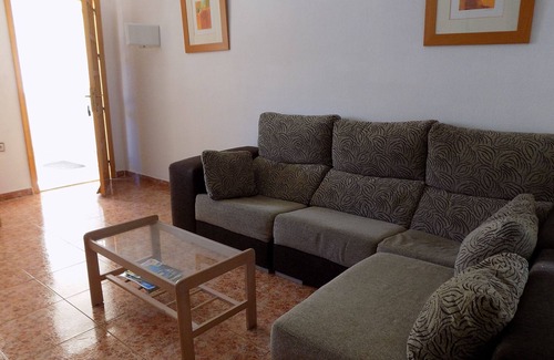 Monte Faro Apartamento | En la planta baja, dos dormitorios, un baño. Acceso cerrado por seguridad.