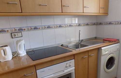 Monte Faro Apartamento | En la planta baja, dos dormitorios, un baño. Acceso cerrado por seguridad.
