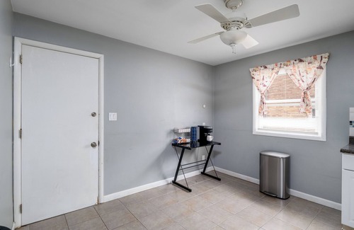 Rocky River Apartamento | Downstairs Unit in Rocky River