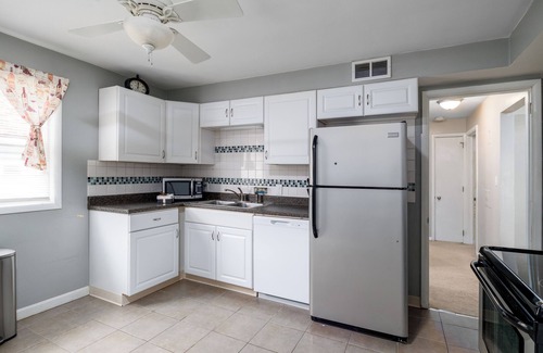 Rocky River Apartamento | Downstairs Unit in Rocky River
