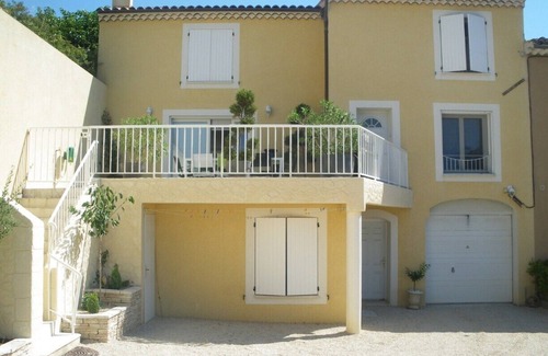 Valensole Apartamento | DOWNSTAIRS VILLA WITH GARDEN