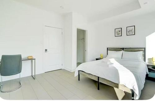 Downsview Casa | Downsview Park Townhome queen bed near Yorkdale Transit