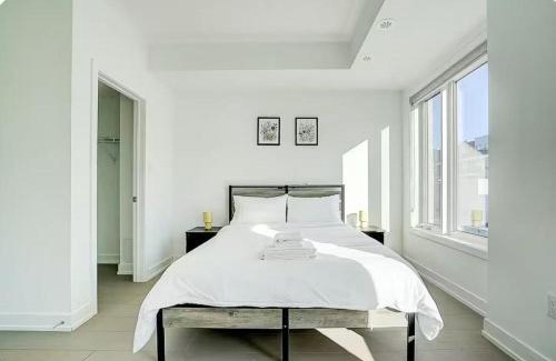 Downsview Casa | Downsview Park Townhome queen bed near Yorkdale Transit