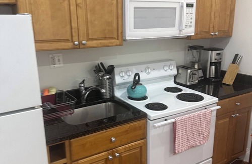 Columbia Heights Apartamento | Paquete de tres camas, metro y garaje público.