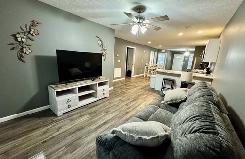 Madisonville Casa | Downtown 2 Bedroom Triplex