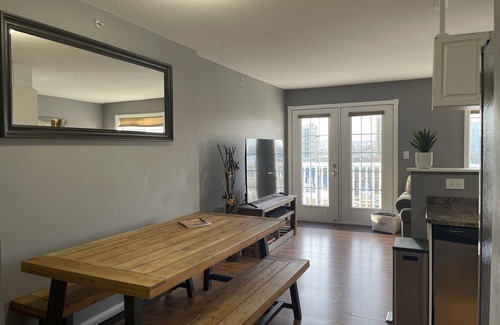 Fort McMurray Condominio | Downtown 2b/2b Condo w/Balcony/Bbq/Laundry/View!