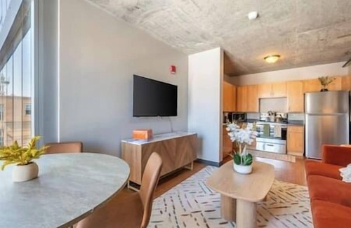 South Loop Condominio | Downtown 2bd #4 - Near Grant Park, Museums, Lake