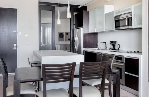 City West Apartamento | Downtown 2BR w/ Pool, Gym & W/D nr Convention Center, by Blueground
