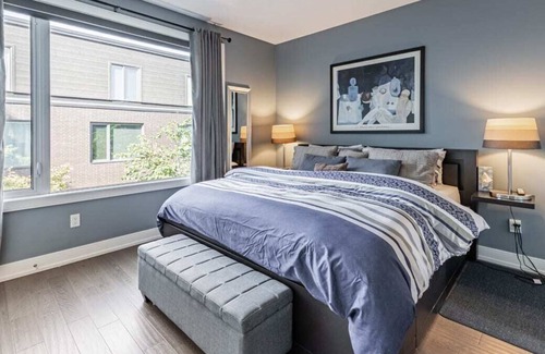 Little Italy Casa | Downtown 3-Story Exec Townhouse - Free Parking!