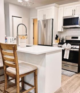 Downtown Apartamento | Downtown 3B2B Apt with full kitchen, Sleeps 6,Near PPAC & Dining