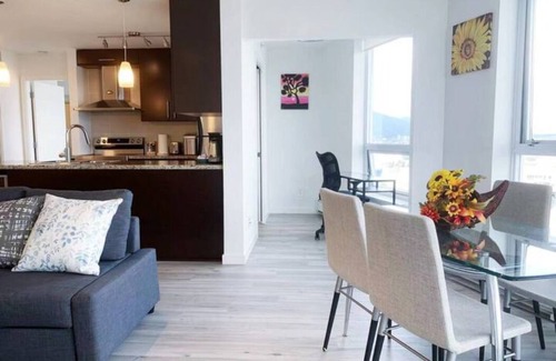 Gastown Apartamento | Downtown 3br/2ba+Views+Skytrain+Free Parking
