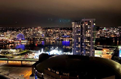 Crosstown Apartamento | Downtown 3br/2ba+Views+Skytrain+Free Parking
