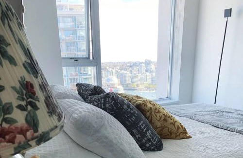 Crosstown Apartamento | Downtown 3br/2ba+Views+Skytrain+Free Parking